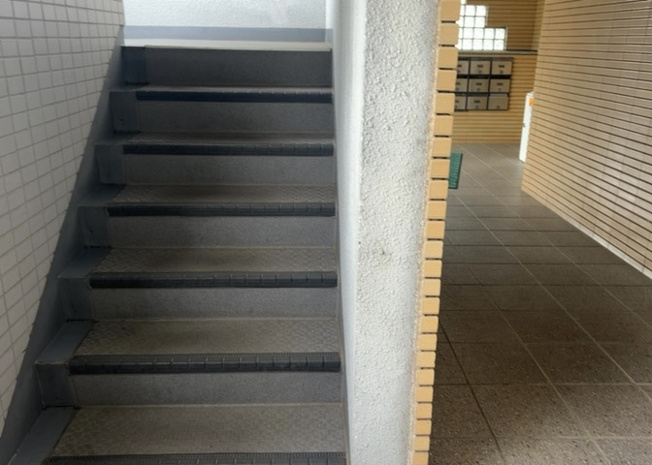 【その他共用部分】 | メゾンドクレディ | 共用部分は、一棟の建物に住む区分所有者全員が共同で所有するとし、共用部分の管理、補修などは、区分所有者で形成される管理組合が行います。個人の判断で勝手に変更することはできませんので覚えておきましょう。
