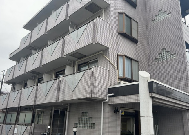 【現況写真】 | メゾンドクレディ | 景色重視でお家選ぶをするとスーパーが遠い！学校が遠い！など生活をするうえで利便性で困ることもあります。まず一度現地を見学する際に、周辺の施設などがあるかを確認し、暮らし始めた後のことを想像しましょう。