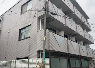 【外観】 | メゾンドクレディ | ＳＲＣ造は強度や耐震性の面でもRC造と比べて優れています。そのため、10階建以上の高層または超高層マンションなどの建築にも多く採用されています。柱や梁などのサイズが小さくても高い耐震性を確保できます。
