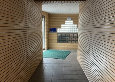【内装】 | メゾンドクレディ | 共用部分は、一棟の建物に住む区分所有者全員が共同で所有するとし、共用部分の管理、補修などは、区分所有者で形成される管理組合が行います。個人の判断で勝手に変更することはできませんので覚えておきましょう。