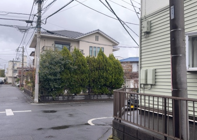 【展望】 | メゾンドクレディ | 景色重視でお家選ぶをするとスーパーが遠い！学校が遠い！など生活をするうえで利便性で困ることもあります。まず一度現地を見学する際に、周辺の施設などがあるかを確認し、暮らし始めた後のことを想像しましょう。