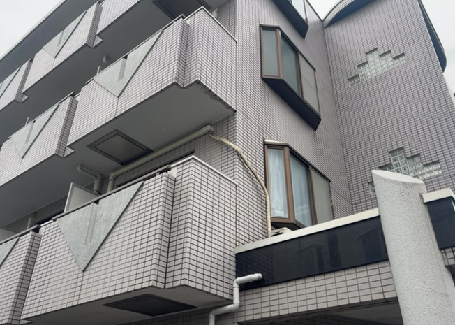 【駐輪場】 | メゾンドクレディ | マンションの駐輪場は、事前に空きがあるか確認を取ると安心です。せっかく入居したのに駐輪スペースがない！なんてことになったら大変ですよね。そこで、内見時や購入前にはまず事前に確認しておくと良いでしょう。