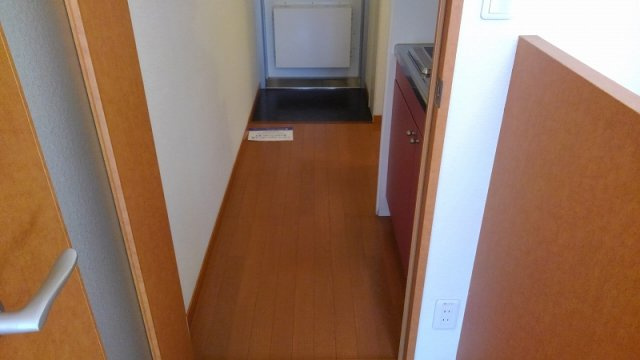 レオパレス比叡の玄関