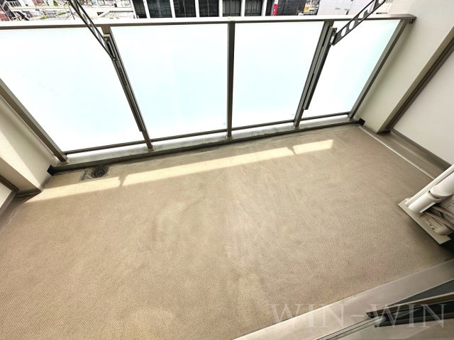 アン・ソレイユのバルコニー