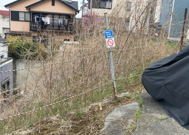 【外観】 | 土地の形が極端に長細かったり、狭小地、あるいは道路との高低差がある傾斜地だった場合、後々売ろうとしても買い手がつかない場合もあります。後々、売却することになった時に価値の下がらない土地を選びましょう。
