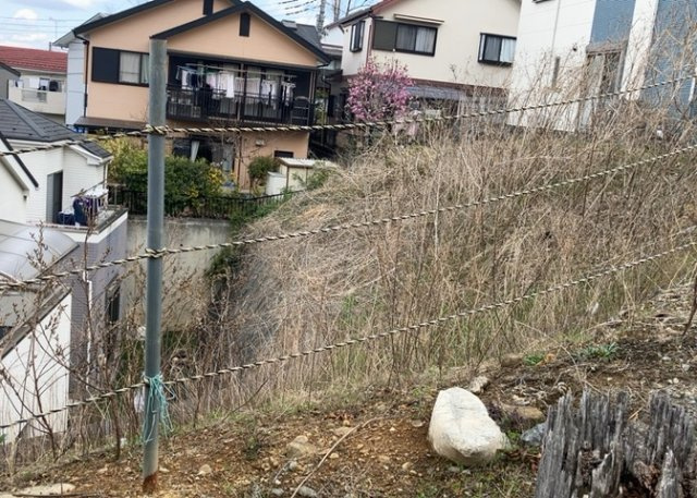 【外観】 | 隣家の土地はどうなっているのか、生活利便施設が近くにあるのか、学校まで近いかなど、お客様のライフスタイルにあわせたイメージが重要です。また、近くにあると困る施設が近くにないかも確認するといいでしょう。