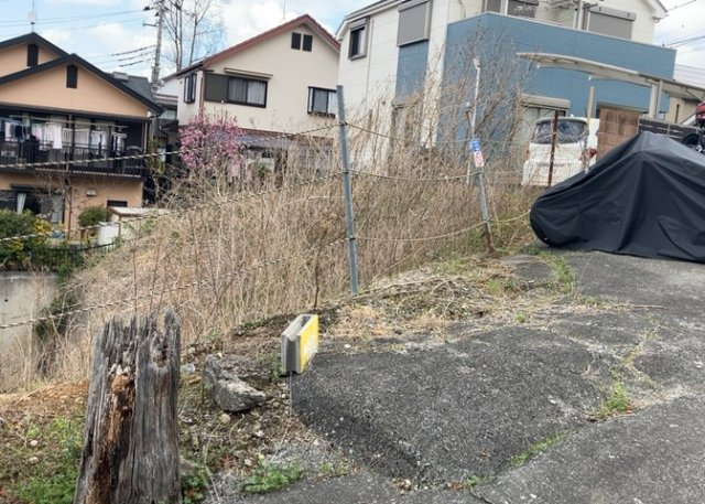 【外観】 | 土地購入を検討されている場合、境界杭がない状態で購入してしまうと境界確定測量をする必要があり、費用がかかります。購入の前に、売主、隣土地所有者立ち合いのもと境界を確定し境界杭を設置するのがベストです。