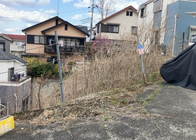 【外観】 | 家を建てる前提で土地を探している場合、地盤の丈夫さは譲れない条件の一つです。地盤が脆弱だと追加工事が必要となります。また、過去に地盤沈下や液状化現象を起こした土地は、できるだけ避けた方がいいでしょう。