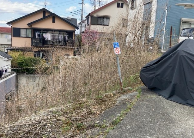 【外観】 | 人が暮らすうえで日光は大切な要素となります。日当たりの良さは譲れないポイントですね。併せて近くに大きな建築物の建築予定がないか、あるいはそれが可能な土地が近くにないか事前に確認することもお勧めします。