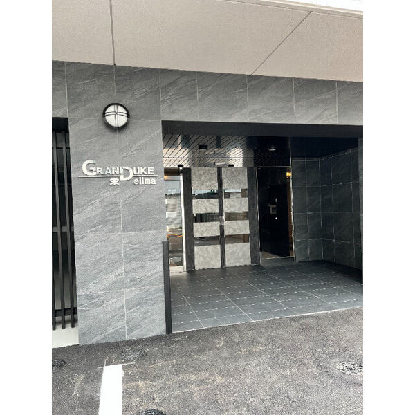 GRAN DUKE栄elimaのエントランス