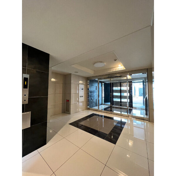 GRAN DUKE栄elimaのロビー