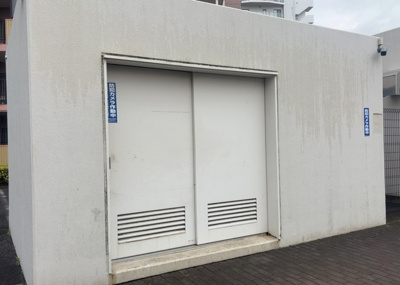 【設備】 | サンクレイドル橋本 | 共有部分は、住民なら誰もが使える設備のこと。例えば駐車場やエレベーター、インターネット設備、セキュリティ設備などがあります。他にも、マンションの廊下・外部階段やエントランス・ゴミ置き場などがあります。