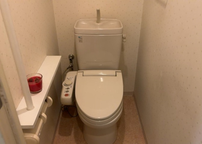 【トイレ】 | サンクレイドル橋本 | トイレは大きさや形、機能、抗菌性などが異なる多種多彩なタイプが各メーカーから出ています。それぞれに良さがあるため、事前にどういったタイプのトイレがいいのかをご家庭内で決めて、内見に行くといいでしょう。