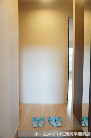 セキュレア須屋 G棟の玄関