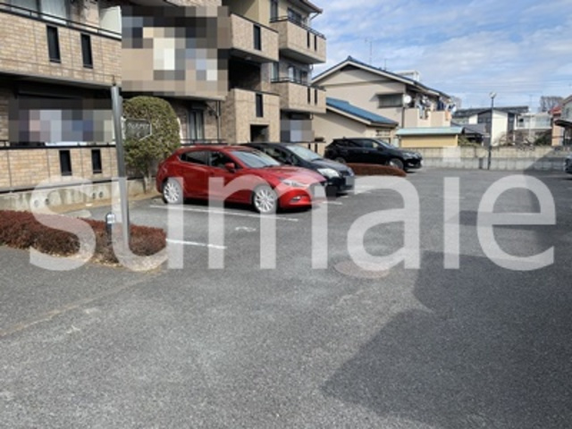 ウィスタリア　Cの駐車場|敷地地内駐車場。