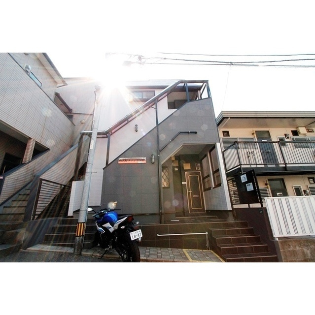 福岡市中央区唐人町２丁目のアパートのエントランス