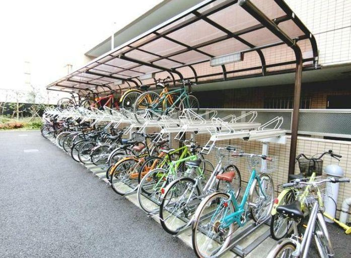 メゾンカルム西新宿の駐車場