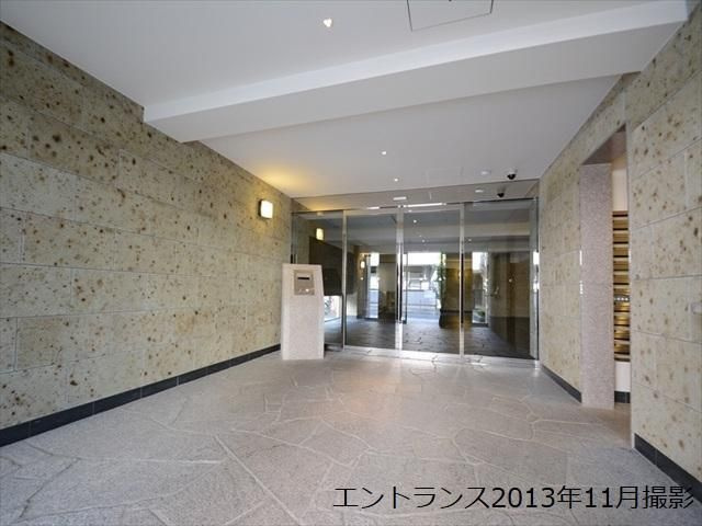 メゾンカルム西新宿のエントランス