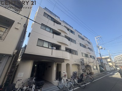エレベータ付きで、ベビーカーや重い荷物があっても便利！
