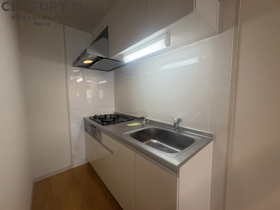 3口ガスコンロ付で機能的なキッチンです！
