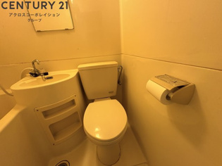 掃除のしやすいシンプルなトイレです☆