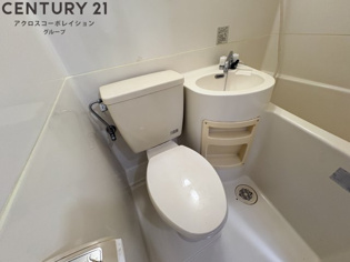 浴室内にトイレがあります！