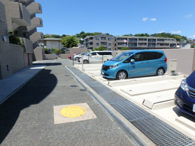 【駐車場】 | ロイヤルシャトー門戸 | 駐車スペースもあります