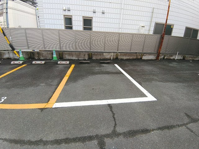 入野町6300-1店舗の駐車場