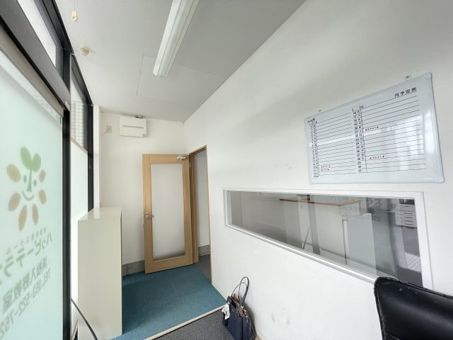 入野町6300-1店舗の玄関