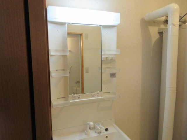 ヴィラ参番館の独立洗面台