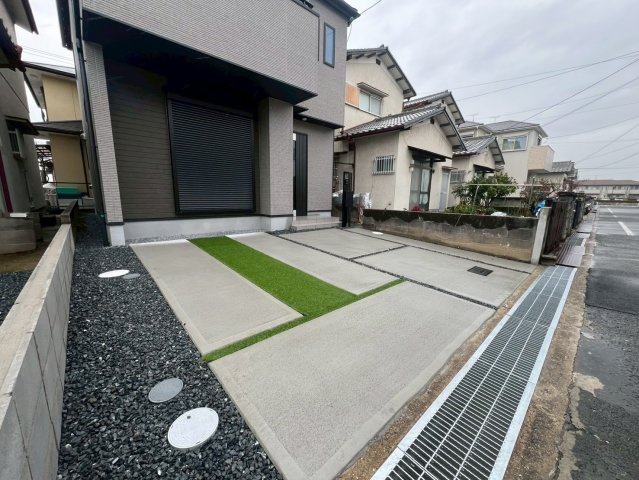 COMEAYUKAWAの駐車場