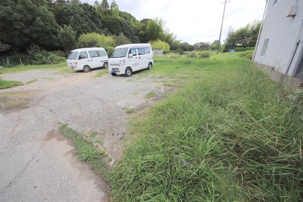 ヴィラパレスの駐車場