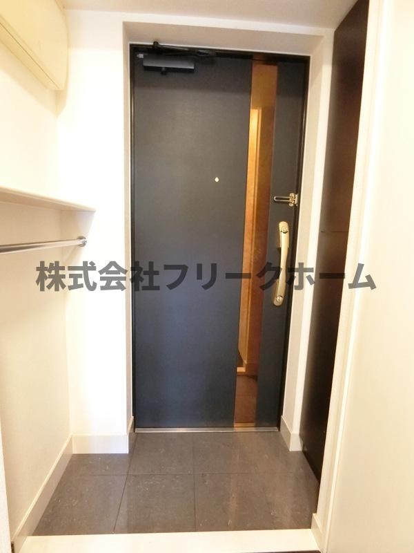 武蔵野市吉祥寺本町１丁目の賃貸マンションの玄関