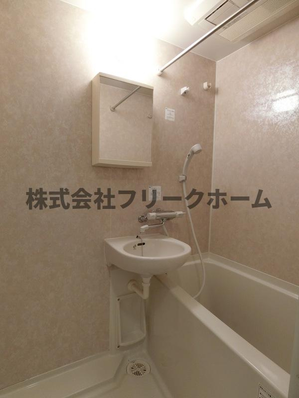 武蔵野市吉祥寺本町１丁目の賃貸マンションの浴室