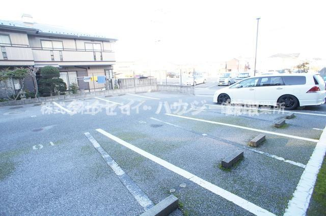 メイプルの駐車場