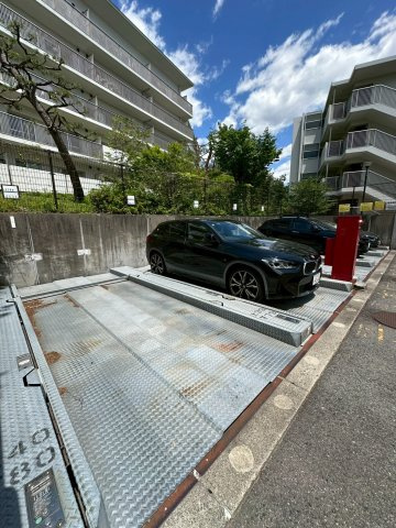 グリーンヒルズ御影5号棟の駐車場