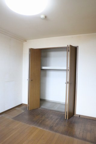 リッチ・de・川内3の収納|洋室6.0帖のクローゼット