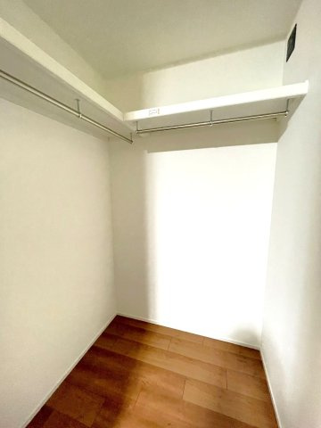 TV＆家具付き２ＬＤＫ◆ペット飼育可能◆「烏丸御池」駅徒歩８分◆ネバーランド御所南の洋室|ウォークインクローゼット