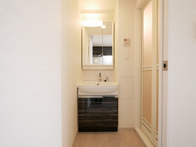 【洗面所】 | ファステート難波WESTパーク | 朝の身支度には欠かせない独立洗面化粧台