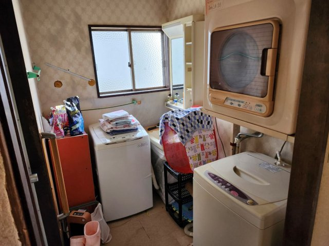 若葉台戸建て住宅の独立洗面台|朝の身支度には欠かせない独立洗面化粧台