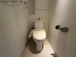 シンプルで使いやすいトイレです♪