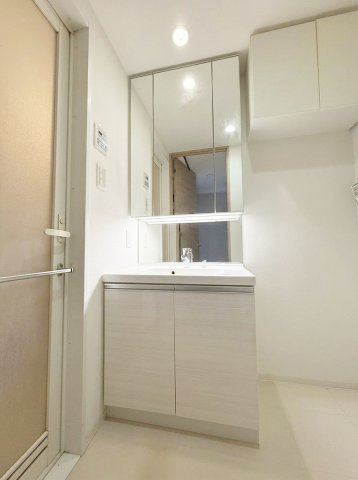 PREMIUM CUBE 中野新橋の洗面所|AI生成による家具家電削除加工を加えたものを含みます。