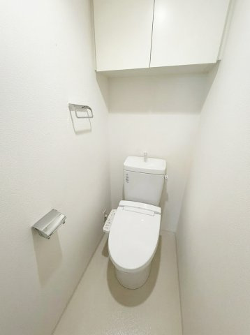 PREMIUM CUBE 中野新橋のトイレ|AI生成による家具家電削除加工を加えたものを含みます。