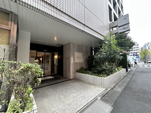 アーク銀座ビルディング　1Fのエントランス