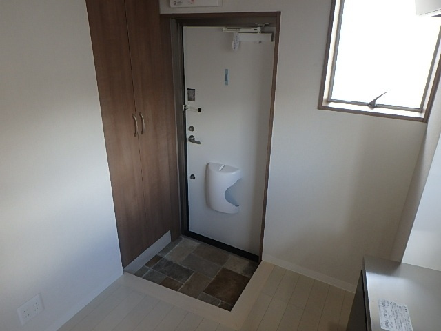 深山ビルの玄関