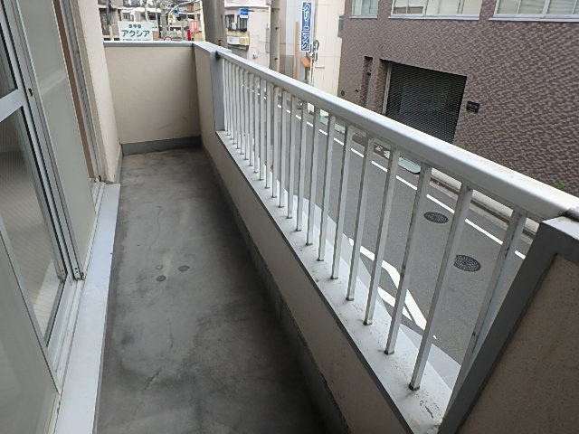深山ビルのバルコニー