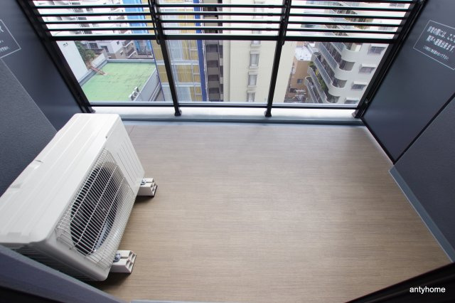 クレストコート靭公園　仲介手数料無料のバルコニー