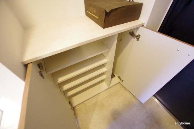 クレストコート靭公園　仲介手数料無料の収納