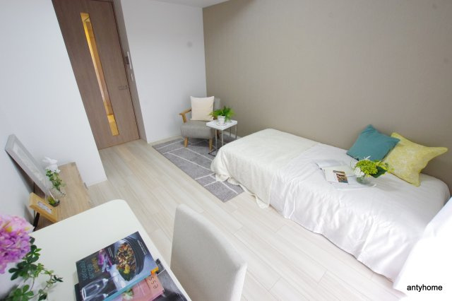 クレストコート靭公園　仲介手数料無料の居間・リビング