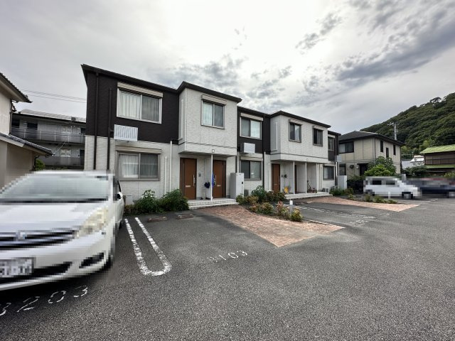 グランマスト塩屋崎 B棟の駐車場